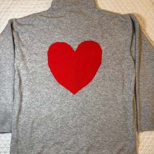 Cupcakes and Cashmere Pullover Sweater, Women L, Gray Heart Love Cozy Winter
